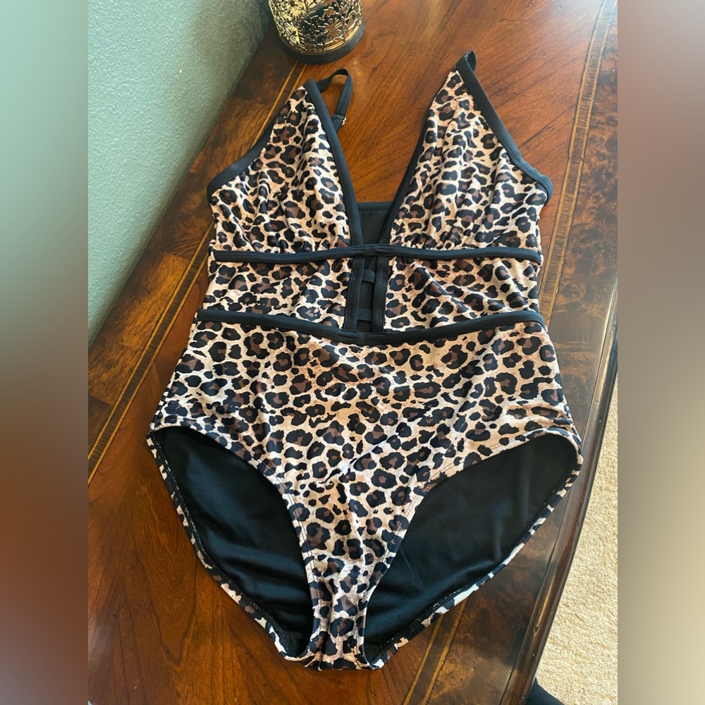 NY&Co caged one piece swim suit, M